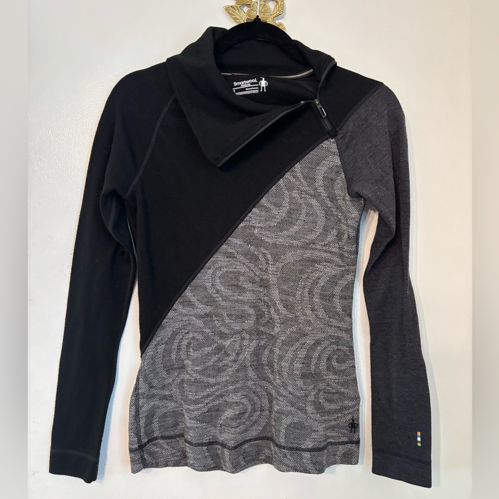 Smartwool Black and Gray Swirl Design Top